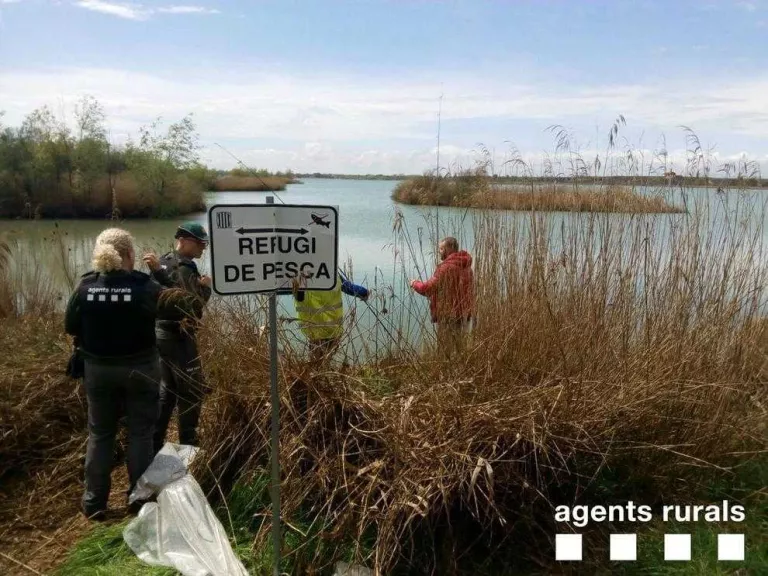 Denúncia per pescar en una zona prohibida a l'estany d'Ivars