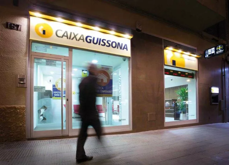CaixaGuissona redueix beneficis fins als 4,7 milions d'euros, un 8,7% menys