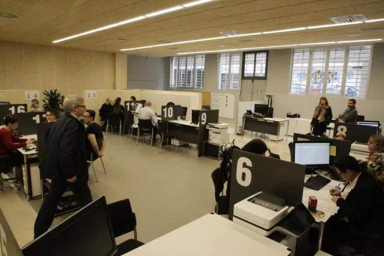 La nova Oficina d’Atenció de Lleida comença a funcionar sense cues