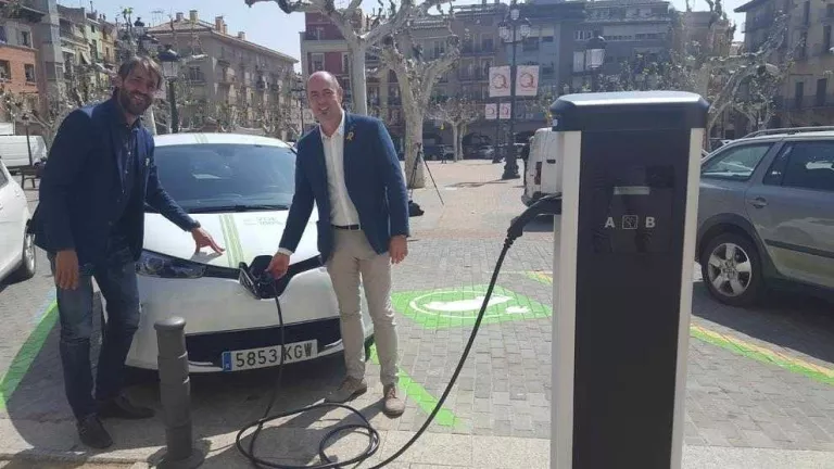 Torres i Vidal, al punt de càrrega de la plaça Mercadal.