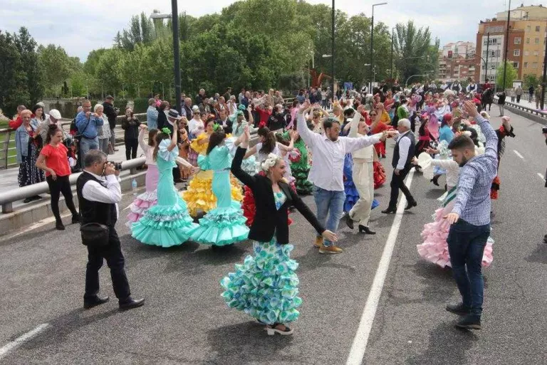 Lleida balla a ritme de sevillanes