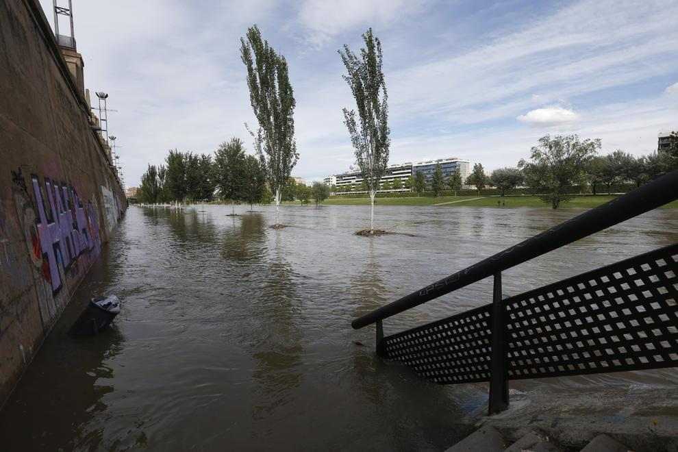 Lleida rebaixa l’alerta després d’assolir un cabal rècord als rius però manté la guàrdia