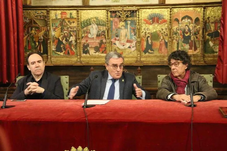 El Morera amplia el fons de pintures abstractes
