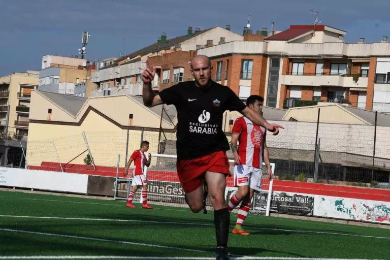 L'Alpicat goleja i segueix en la lluita per la permanència