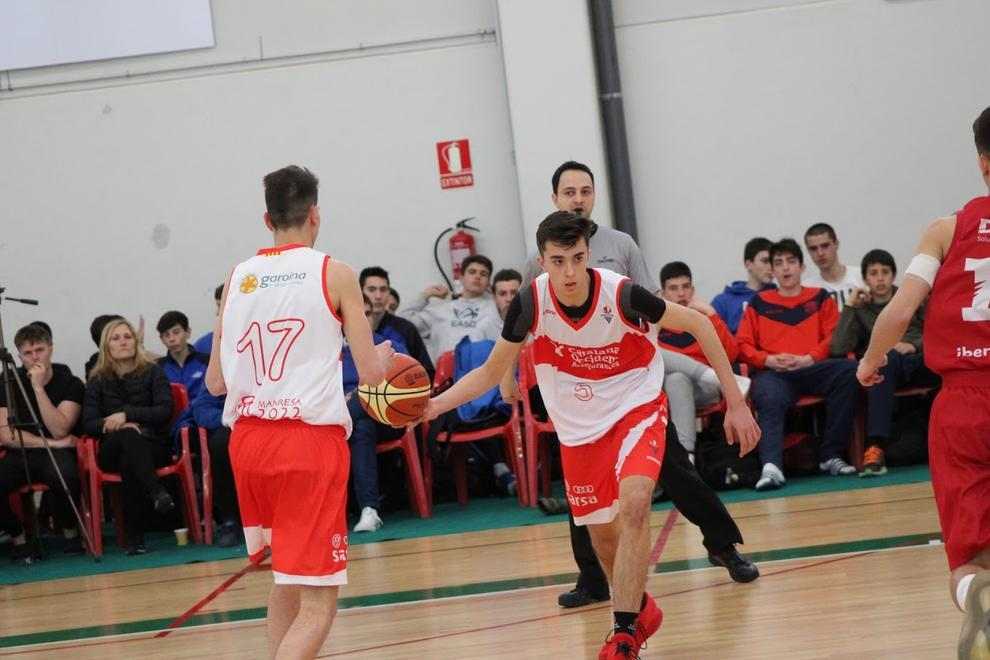 L’Agnès Gregori, a punt per al Campionat d’Espanya cadet masculí de bàsquet