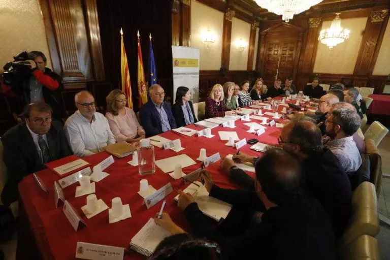 Crítica pels allotjaments i més contractes en origen per a la fruita
