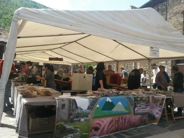 La Fira del Parc de l'Alt Pirineu reuneix centenars de visitants a Arrós de Cardós