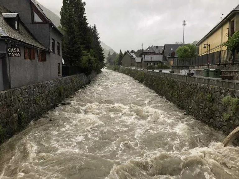 Nova alerta per l'avinguda de la Garona, que s'estén aquest cop a la Noguera Ribagorçana