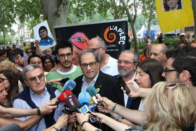 Torra insta Ros a “lluitar junts per la llibertat d’expressió” i rebutja “criminalitzar” llaços