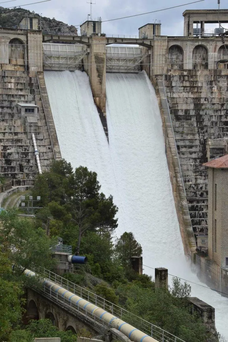 Lleida tanca camins al créixer el cabal del Segre