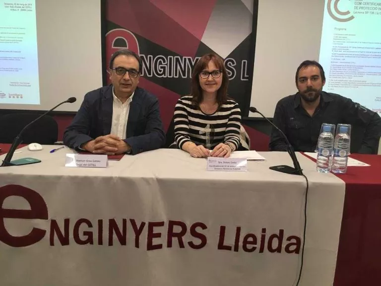 Experts debaten sobre protecció contra incendis en edificis