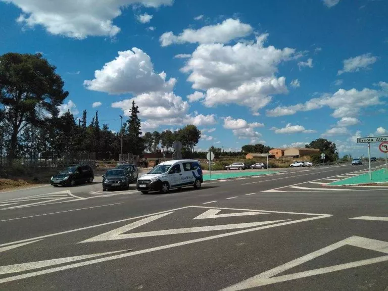 Clam dels pares de l'Escola Alba per comptar amb un accés més segur ja