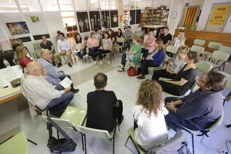 Ensenyament rebutja la proposta dels pares sense plaça d'anar al Frederic Godàs