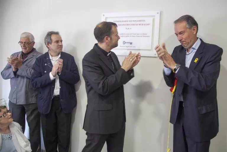 Sant Guim dedica a mossèn Garriga l’alberg que regentaran els refugiats