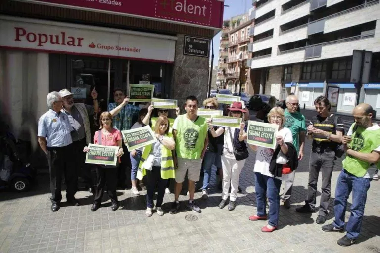 La PAH culpa l’administració i la banca del suïcidi d’un desnonat