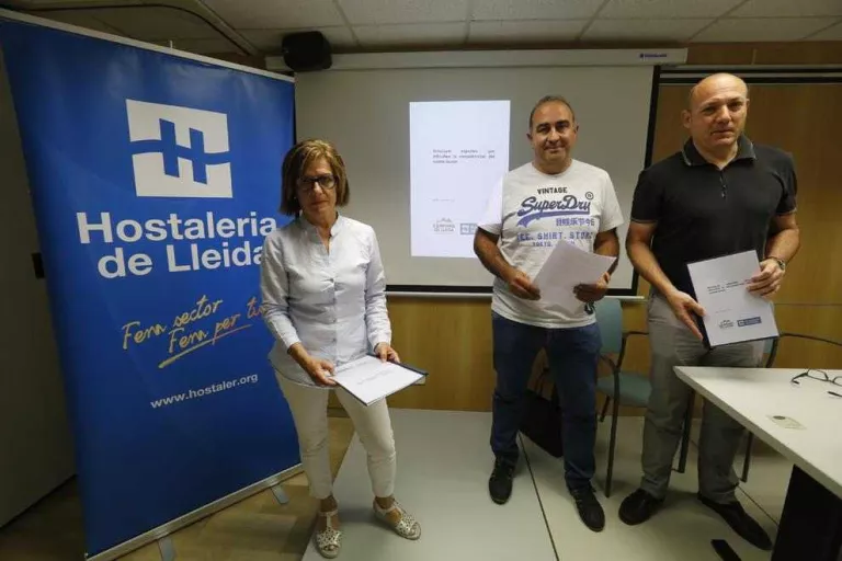 Hotelers denuncien que burocràcia i males carreteres llasten el turisme