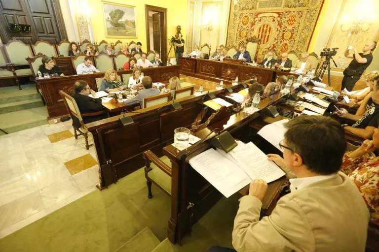 Àngel Ros agraeix el suport de Cs i PP i critica els sobiranistes, que censuren el govern
