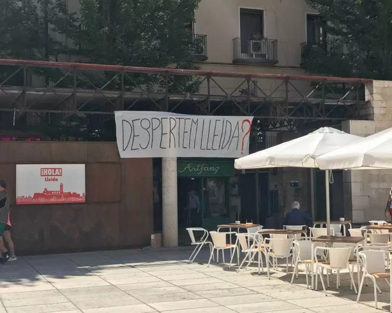 Pancartes d’una plataforma per generar debat