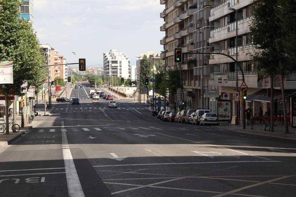 La calor omple les piscines i buida els carrers de Lleida