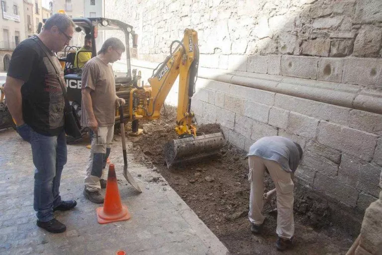Busquen les restes de l’antiga església medieval de Tàrrega