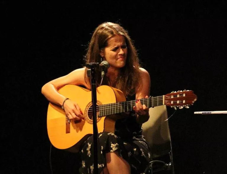 Meritxell Gené presenta el primer poemari, 'Després dels esbarzers'