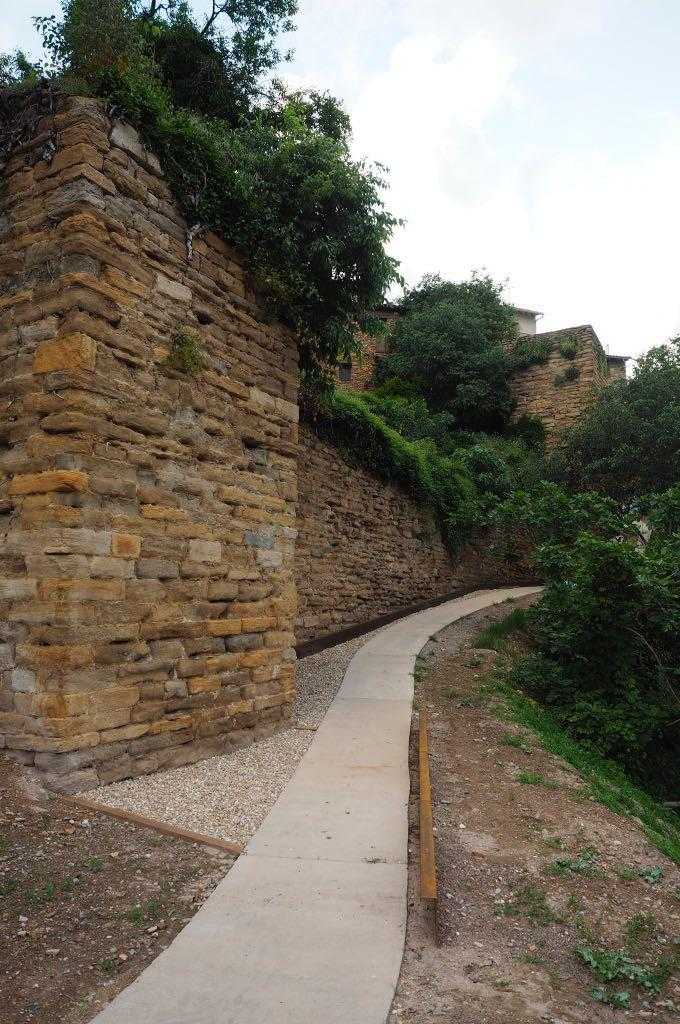 Àger finalitza la restauració de la muralla urbana, que serà visitable