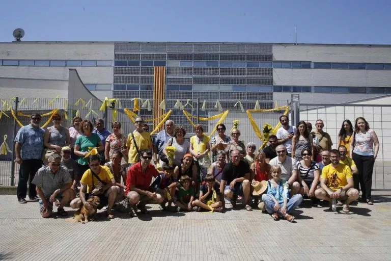 Lleida es tenyeix de color groc per recordar els nou mesos de l'1-O