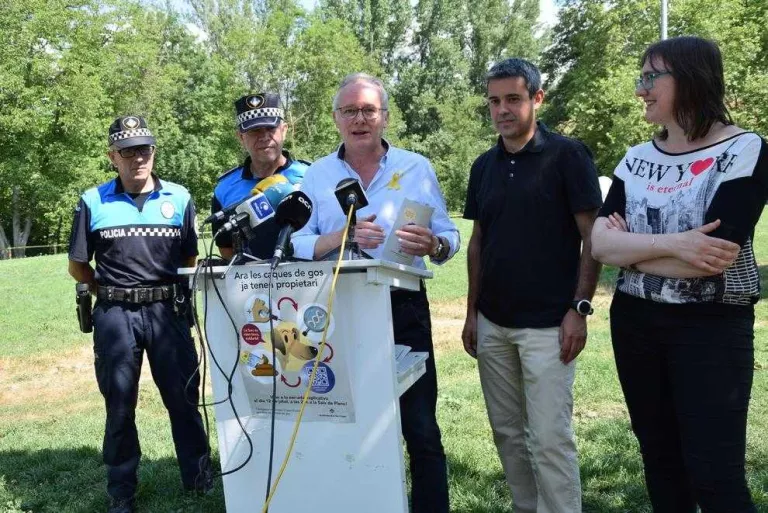 La Seu proposa a Andorra col·laborar per identificar l’ADN de femtes de gos