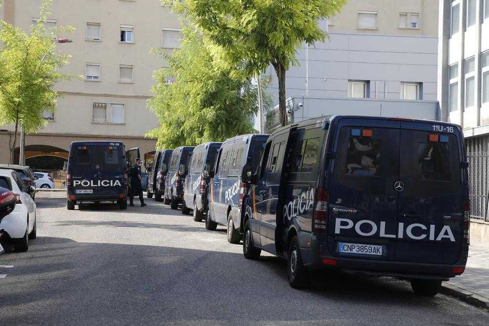 Escorcoll policial a la Urbana de Lleida en una gran batuda antifrau estatal