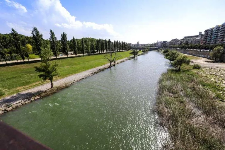 Experts i entitats exigeixen més cabal a la canalització del riu Segre i que sigui apta per al bany