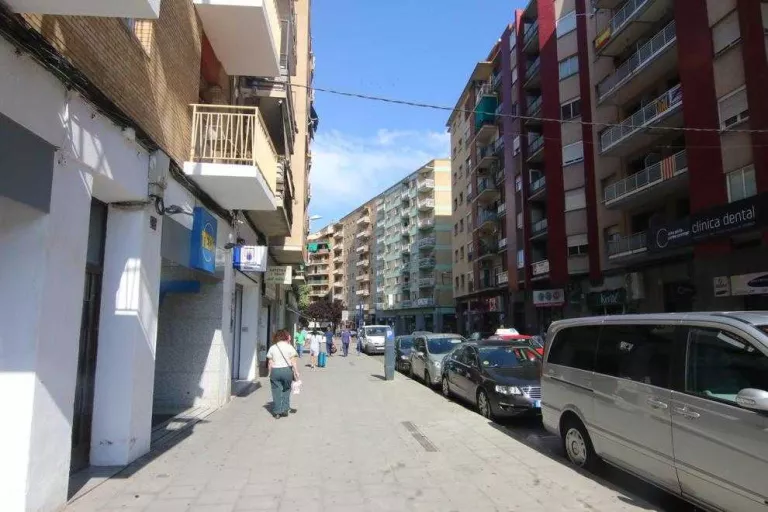 A presó l’home que va intentar matar la seva exparella a ganivetades per l'esquena en ple carrer a Lleida