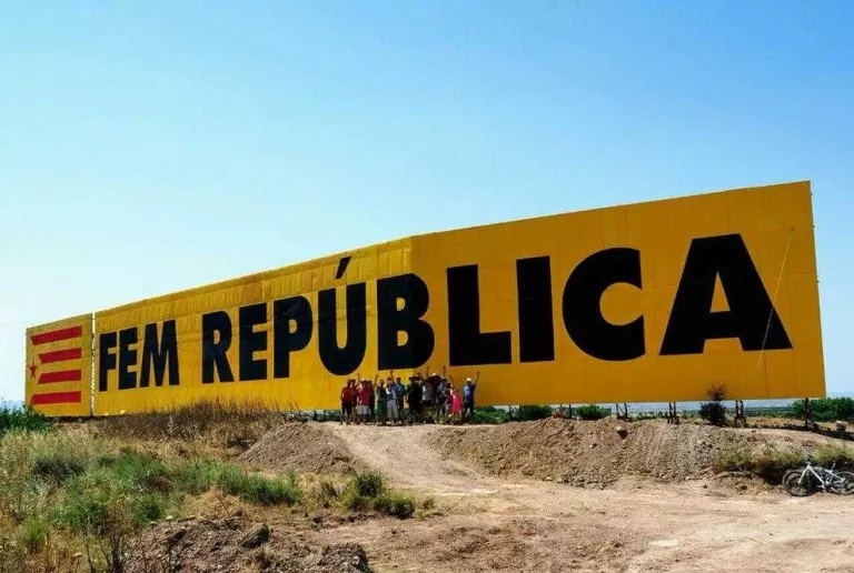 Bellpuig restitueix el mural independentista atacat tres dies després de pintar-se