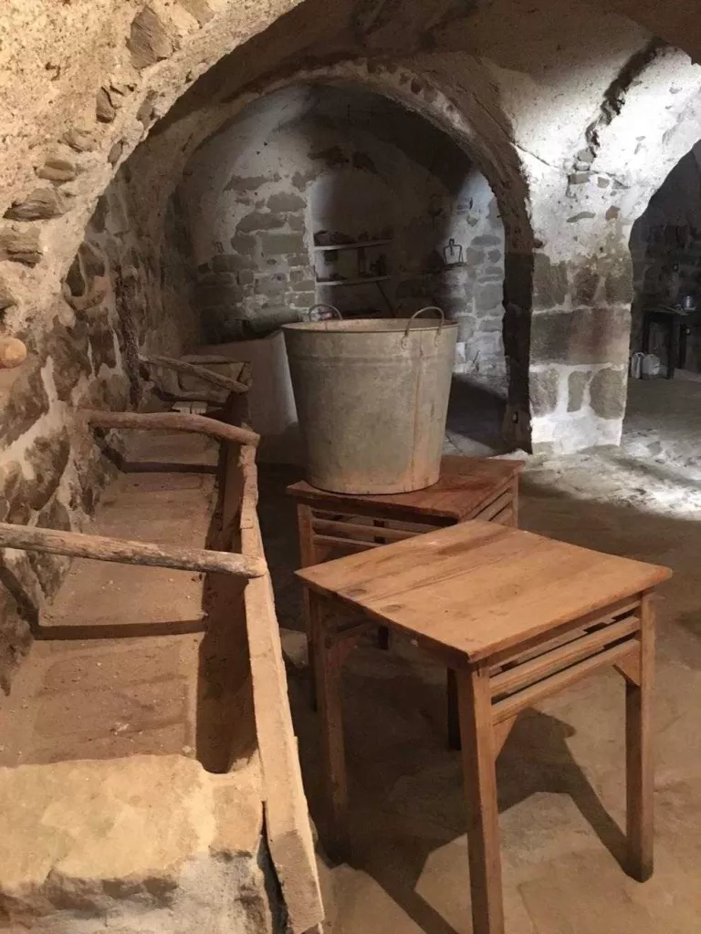 Montgai demana mobles als veïns per equipar el nou passatge d’art