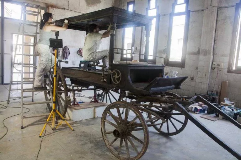 Linyola recupera un antic carro funerari i preveu exposar-lo