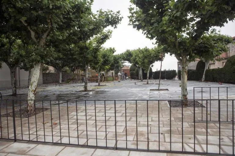 Sant Ramon renova la plaça de la Bassa, a l'entrada a la localitat