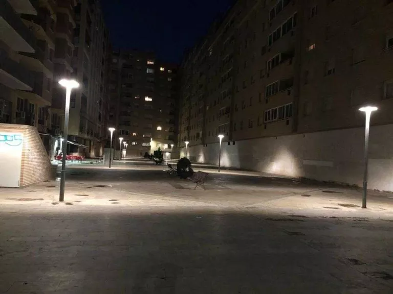Satisfacció pels nous llums de la plaça Utxesa