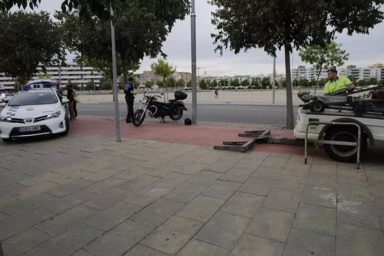 Ferits un vianant i un motorista en sengles accidents