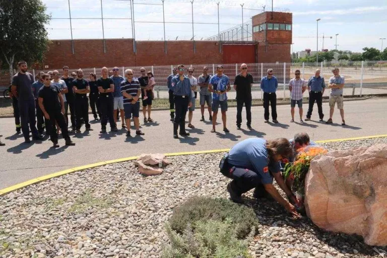 Homenatge als cinc bombers morts a Horta el 2009