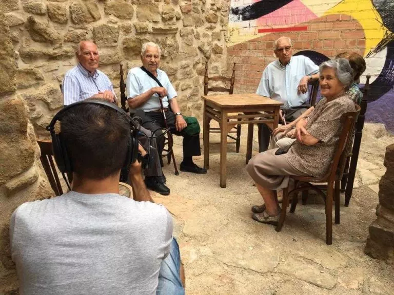 La gent gran de Montgai, protagonistes d'una sessió fotogràfica