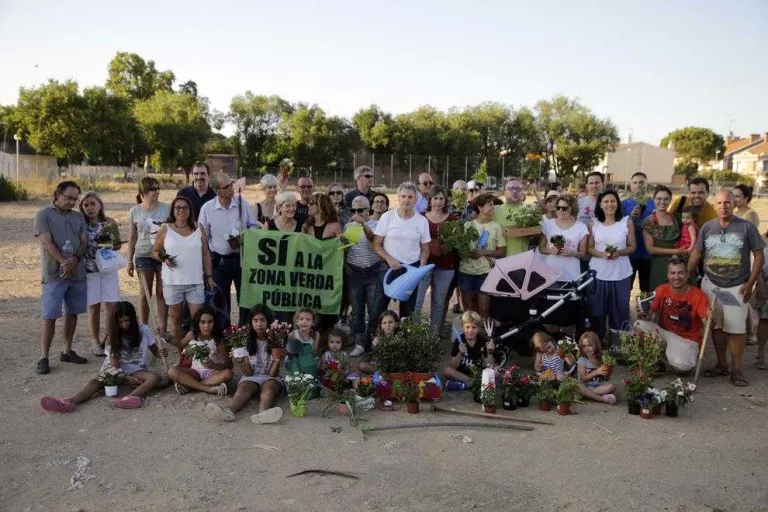 Flors contra la cessió d’un espai al FiF a Ciutat Jardí