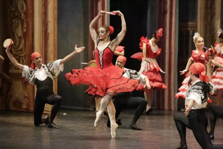 El Ballet de Moscou sedueix amb la representació de 'Don Quijote'
