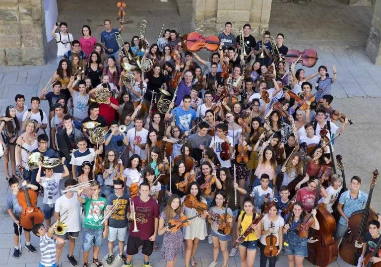 Els alumnes del Curs de Música de Cervera examinen els seus professors