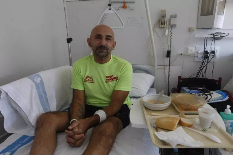 El pacient de l’Arnau denuncia que li donen l’alta per la queixa pública