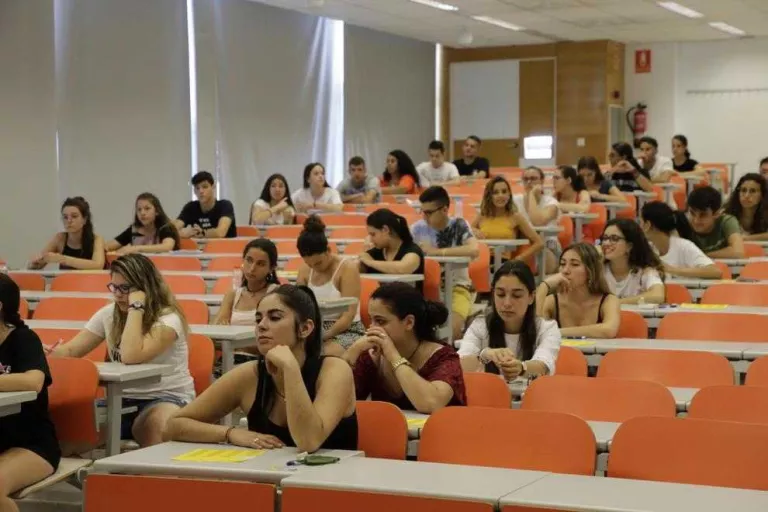 El 65 per cent dels aspirants a mestre no passa les proves