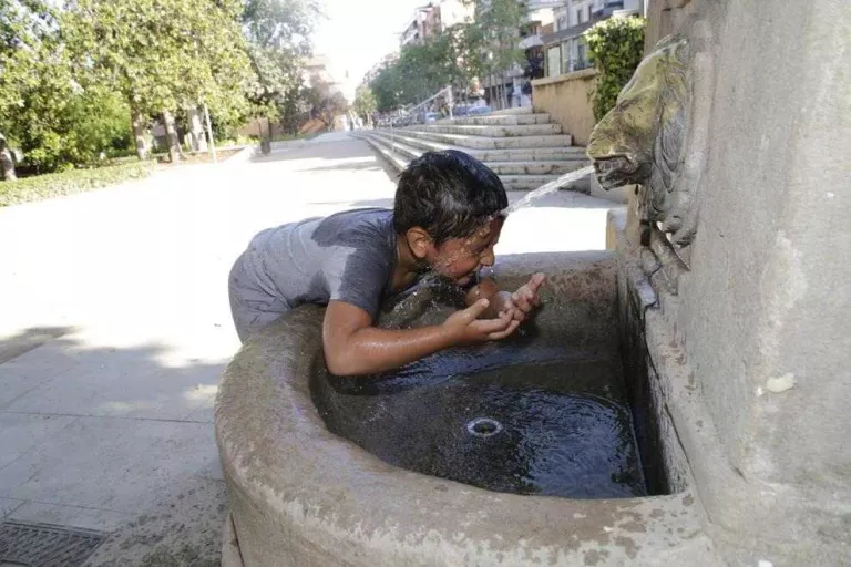 Ponent frega els 40 graus i rècord de calor catalana