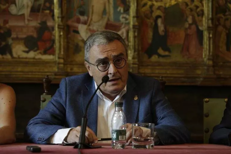 Ros s’acomiada assegurant que no canviaria res com a alcalde i sense nomenar successor