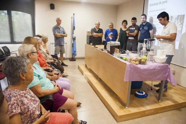 Procés popular a Vallbona sobre el sistema de recollida d'escombraries