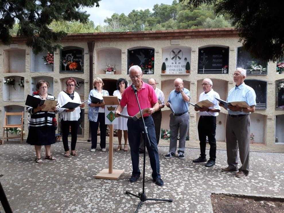 Tarrés dignifica la fossa comuna