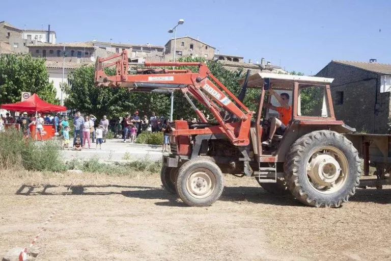 La Segarra celebra la FarmRace, un circuit d’habilitats amb tractor