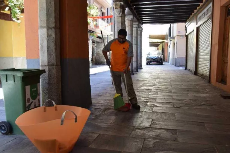 La Seu reforça el servei de neteja amb cinc persones en risc d’exclusió